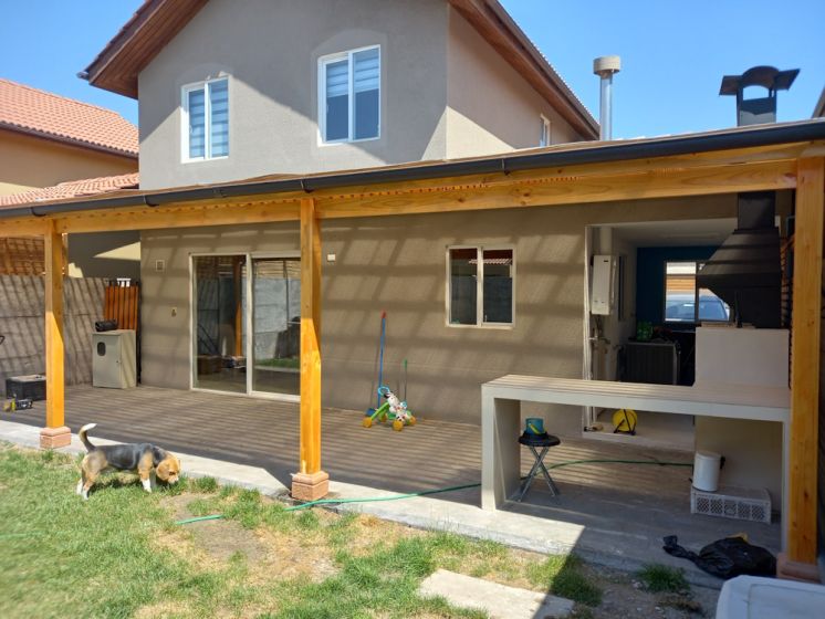 Construcción de cobertizo de madera con policarbonato de 6 mm ; logia en metalcon estructural y quincho tipo L con Lavacopas. casa 238 las tranqueras , chicauma