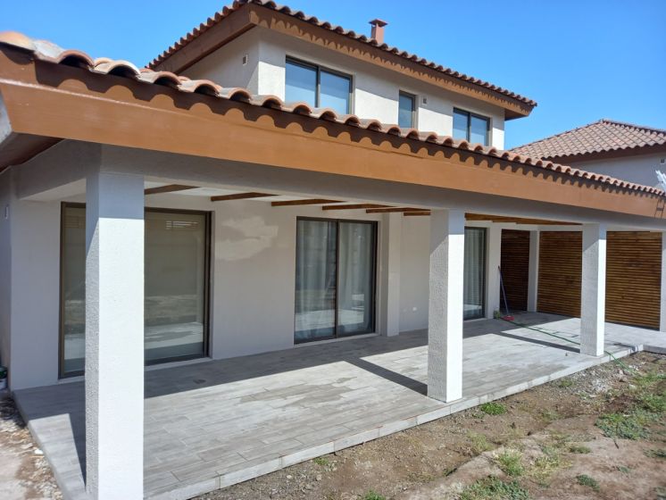 Construcción de cobertizo en hormigón con teja colonial